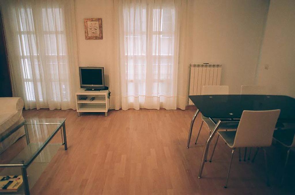 Apartamentos Auhabitat Zaragoza, Edificio De Apartamentos Turisticos חדר תמונה