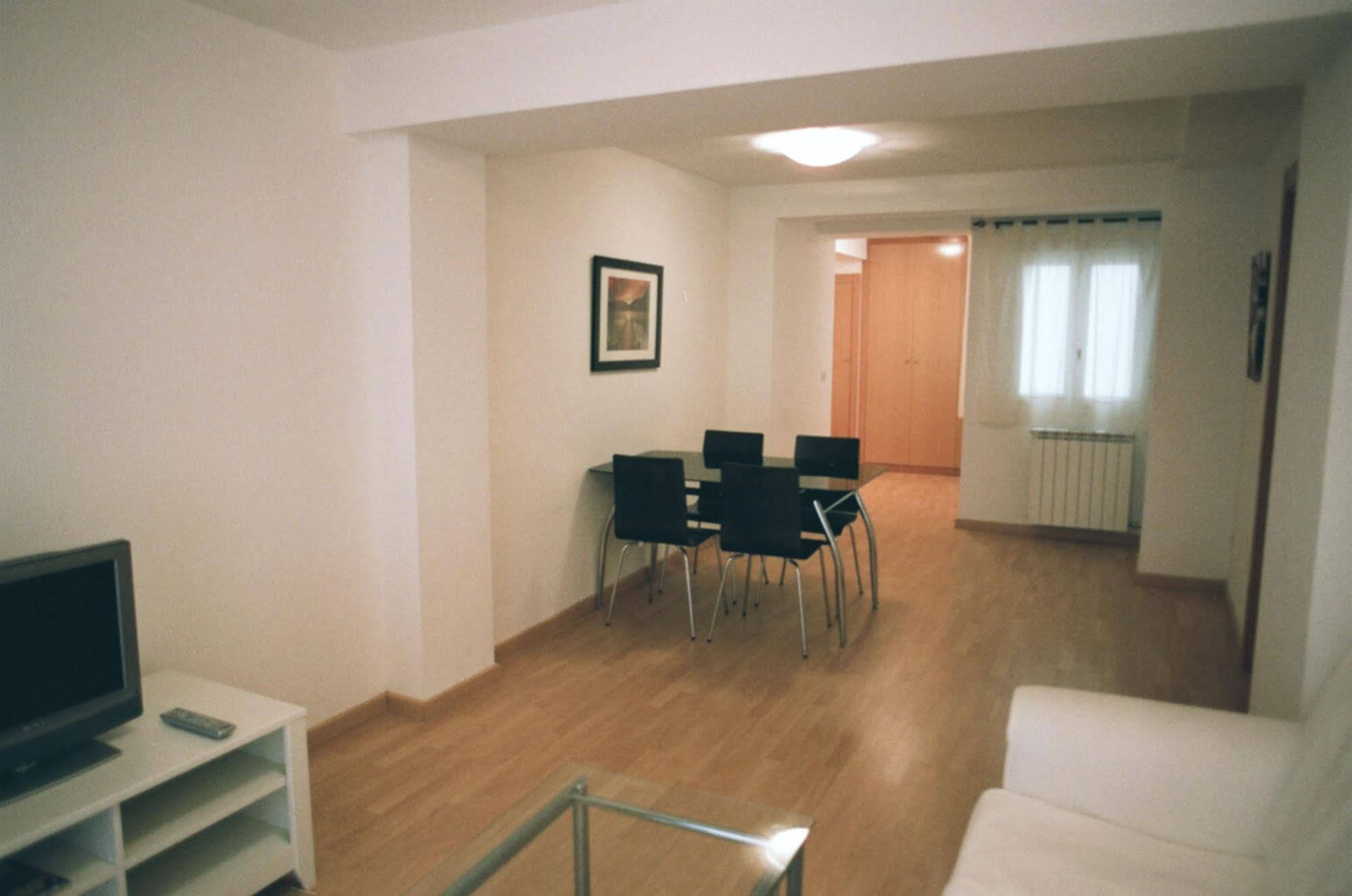 Apartamentos Auhabitat Zaragoza, Edificio De Apartamentos Turisticos מראה חיצוני תמונה